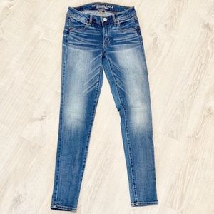 AMERICAN EAGLE SUPER STRETCH SKINNY JEANS SIZE4
